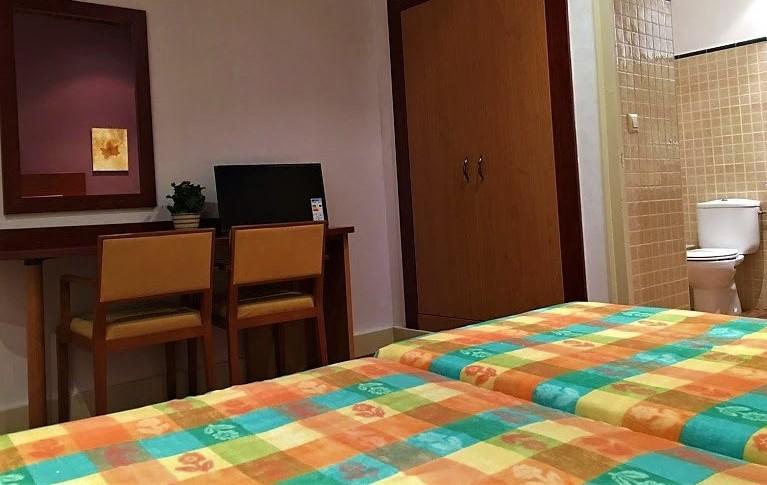 Hotel La Fonda Dels Pirineus Macanet De Cabrenys Luaran gambar