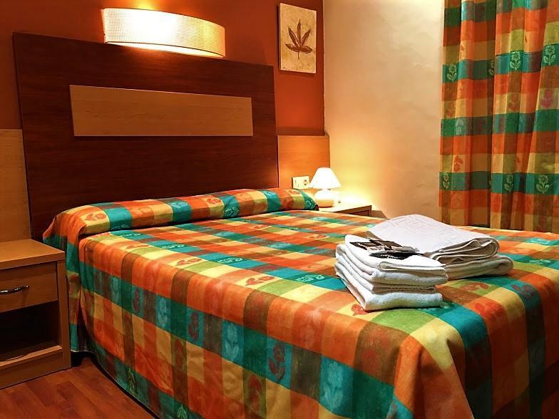 Hotel La Fonda Dels Pirineus Macanet De Cabrenys Luaran gambar